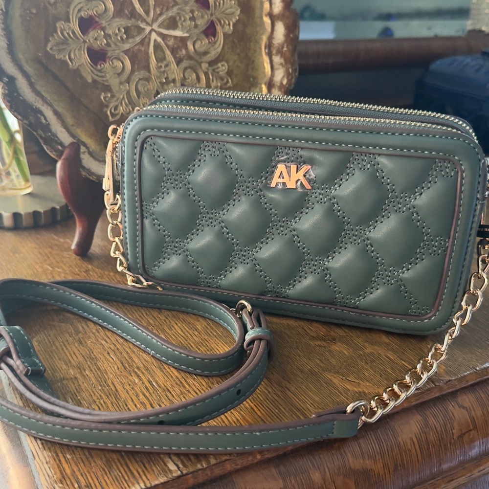 Anne Klein NWOT Women's Quilted Green Crossbody Bag